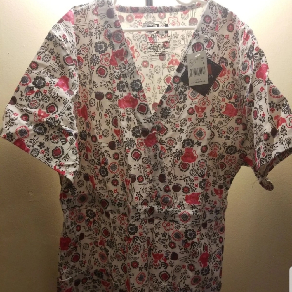 Scrub tops - Picture 2 of 2